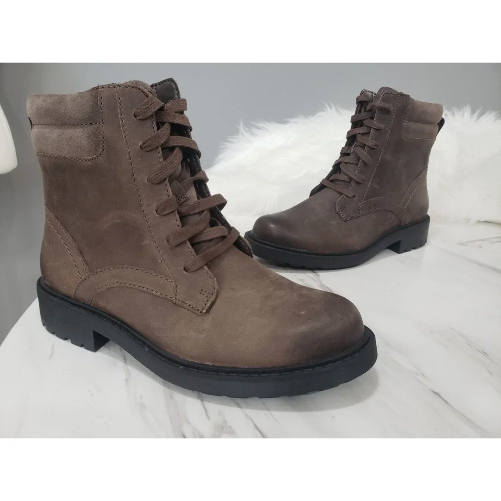 NEW NO BOX SZ 6 Clarks Orinoco 2 Spice Taupe Nubuck BOOTS BOOTIE SIDE ZIP COMBAT